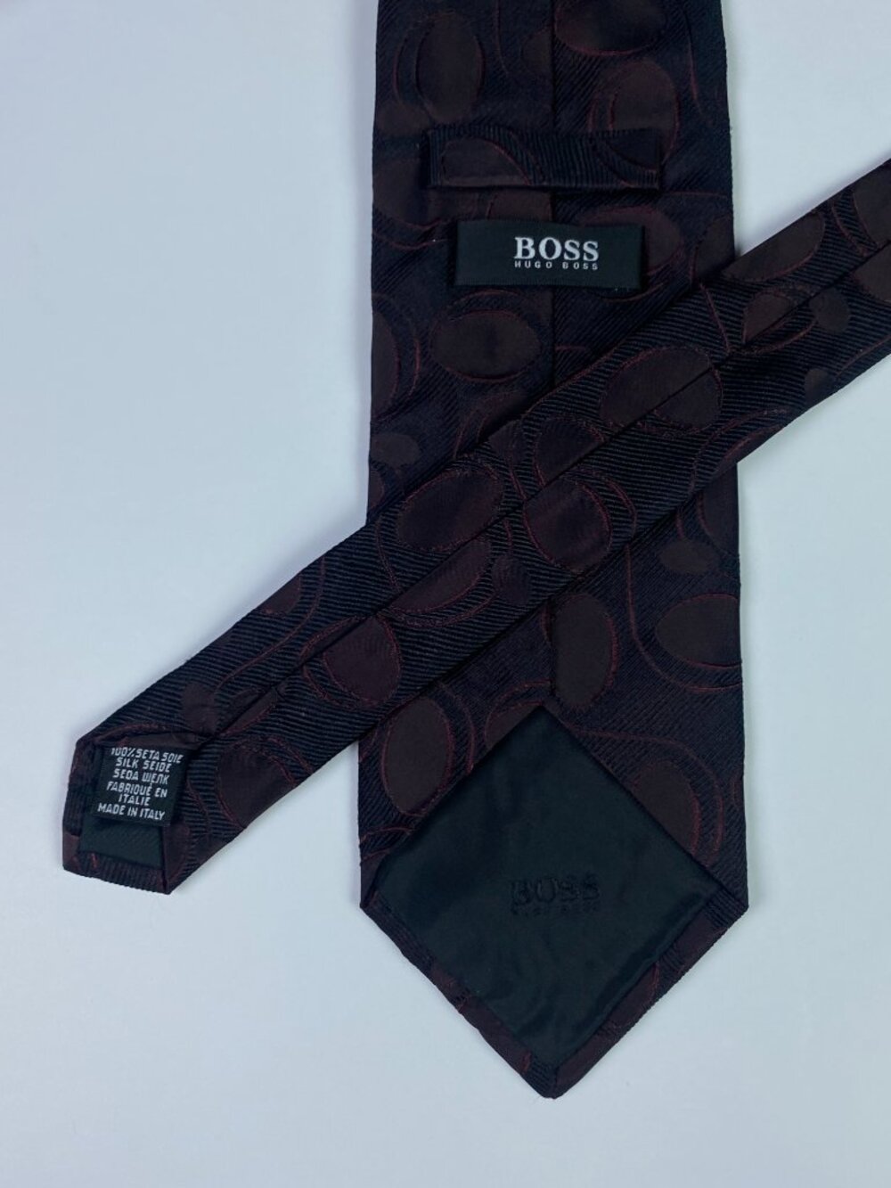 Hugo Boss Tie Black on Burgundy Subtle Geometrc Woven Pattern Silk Italy - Picture 2 of 5